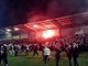 Man City nebo Man United? Ani jedno! Na tribunách panuje FC United of Manchester! Tak se slaví postup do 6. ligy!