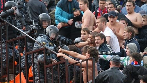 /titleImg/rusko-tvrde-tresty-pro-hooligans-a-pokuty-za-pyro/4/4313.jpg?width=570